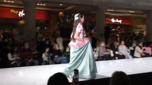 Детский показ мод в Детском Мире  (фрагмент) 08.03.2021.