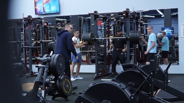 ШКОЛЬНИК притворился НОВИЧКОМ в ЗАЛЕ #3 | ПРАНК НАД ТРЕНЕРОМ смотреть онлайн