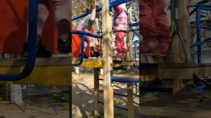 Смайлики - Догони !Отдых на детской площадке