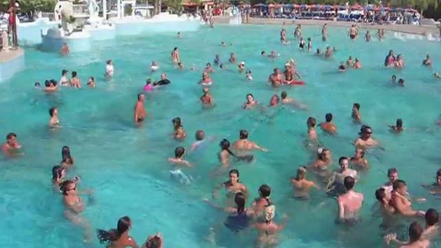 Катание на волнах в аквапарке на Кипре / Аквапарк WaterWorld смотреть онлайн