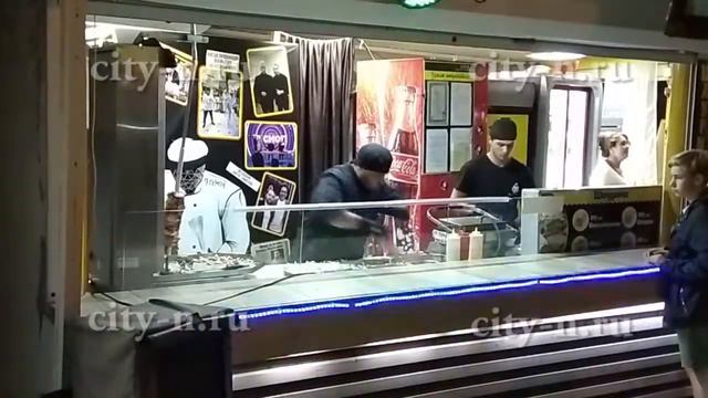 Новокузнечан шокировала шаурмичная смотреть онлайн