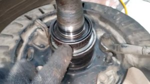 Mazda Bongo Friendee: как разобрать задний мост, как снять полуось. Какие нужны сальники.