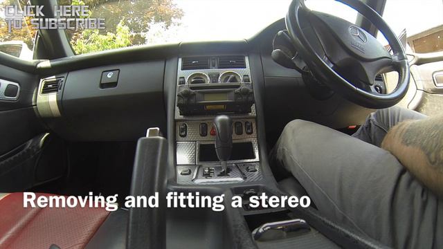 Removing and fitting a radio in a Mercedes SLK R170 смотреть онлайн