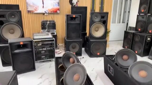 Loa jbl JRX125 madein USA giá 16.500 đẹp thiếu hộp xốp lh.0978.120.456 смотреть онлайн