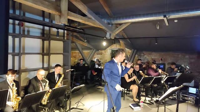 Uku Suviste & Tihvan Big Band - I Feel Good смотреть онлайн