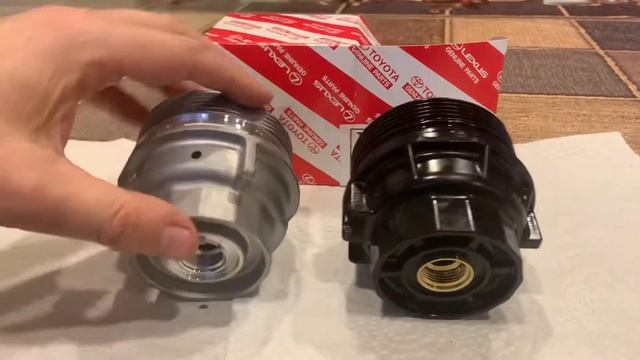 Toyota 15620-31060 metal oil filter cap side by side with plastic, same replacement 2GR-FKS V6 смотреть онлайн