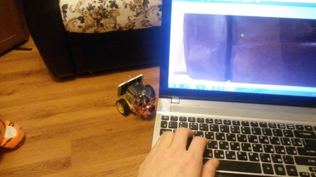 Arduino машинка на ESP8266 смотреть онлайн