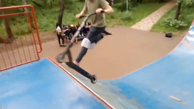 Хип Вип на стол в Скейт-парке, + новый самокат смотреть онлайн