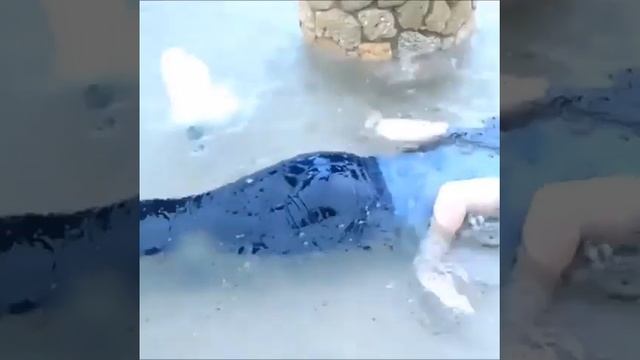 002 Bathing in clothes (купание в одежде) смотреть онлайн