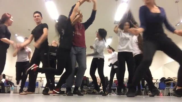 Безумные танцы смотреть онлайн