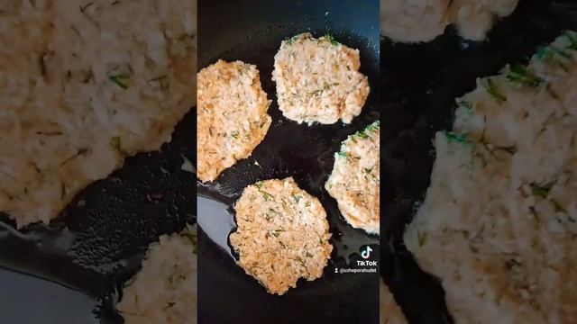 ОЛАДЬИ из цветной КАПУСТЫ. Рецепт кето LCHF | Пора Худеть! смотреть онлайн
