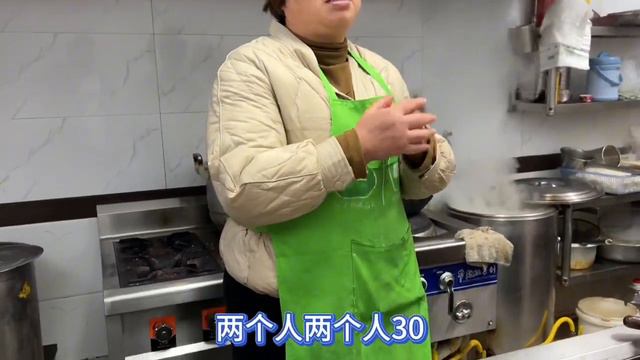 早上五点坐船跨长江去小镇喝早酒，牛肉火锅30一个，73岁老爷子喝50多年！#早酒 #湖北美食 #荆州美食 #地方特色美食 #天儿冷吃点啥 смотреть онлайн