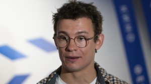 Никита Кологривый кусает официантку за ногу: эксклюзивные кадры