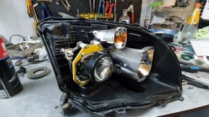 Toyota Avensis. Замена линз на бидиодные линзы Aozoom A3 MAX BI-LED.