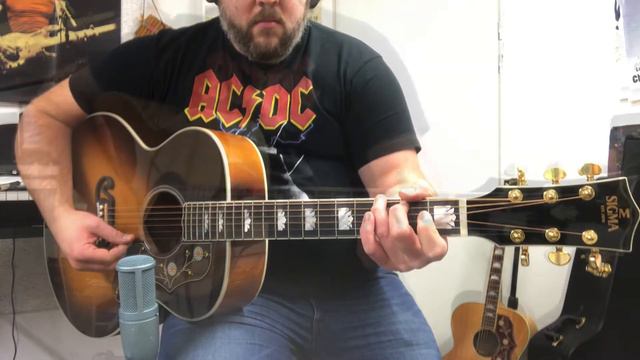Gibson J200 Standard VS Sigma GJA-SG200
