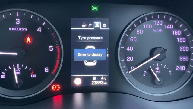 Wireless Charging Not Working Hyundai Tucson - How To Enable #wirelesscharging #hyundaitucson