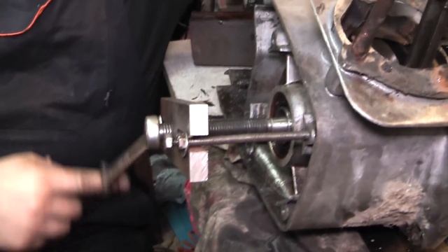 Дефектовка мотора Ява 638. Колен вал развалился прямо в руках ч.1 (Jawa 638) смотреть онлайн