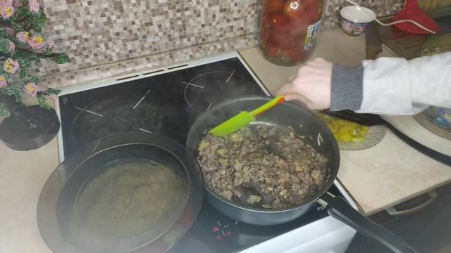 "Картофельный пюре и рис с подливом" смотреть онлайн