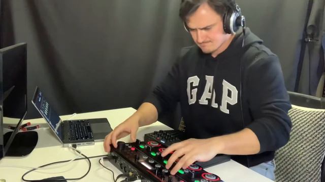 BOSS RC 505 and Guitar? Watch this! (Love is in the air tonight - Lachlan Carr) смотреть онлайн