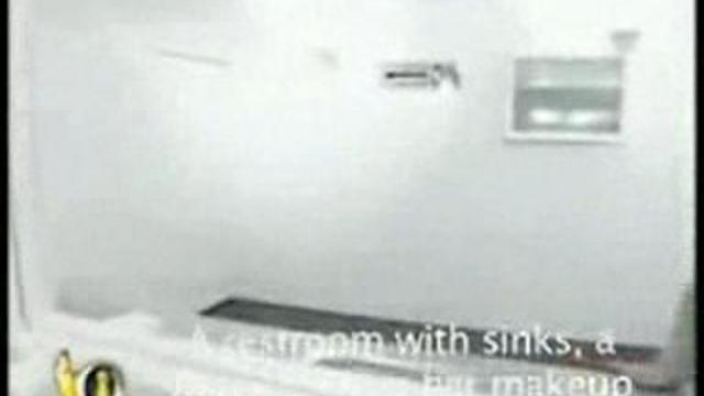 Womens Bathroom Mirror Prank смотреть онлайн