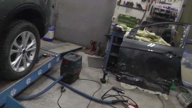 Ford Escape. Проблема с новой дверью. Вытяжка и рихтовка задней. смотреть онлайн