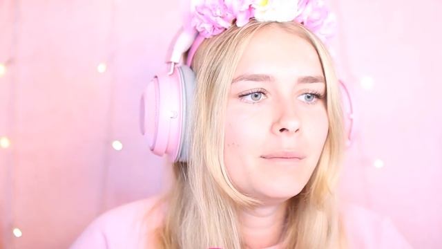 VSCO GIRL Vs E-GIRL Build Challenge In Adopt Me! (Roblox) смотреть онлайн