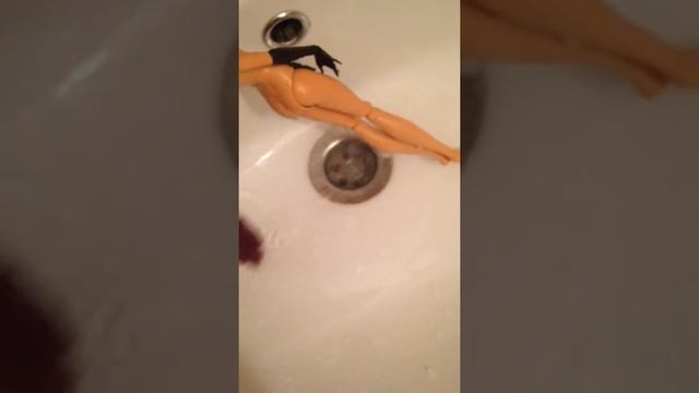 Как помыть волосы кукле смотреть онлайн