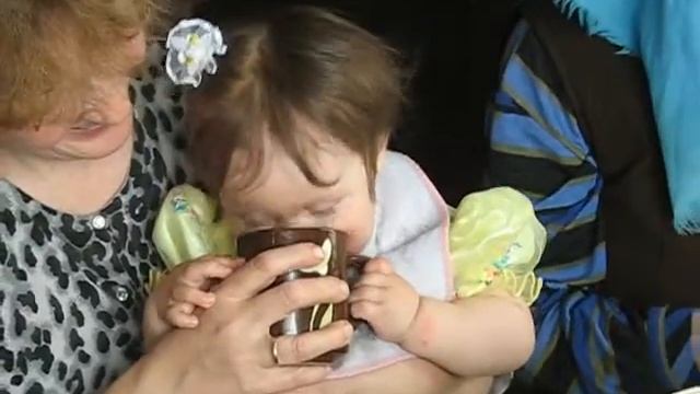 Учимся пить из кружки смотреть онлайн