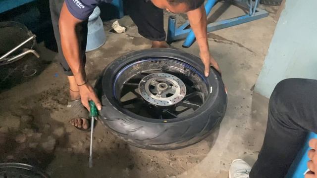 BEST FAT TYRE FOR R15v3 смотреть онлайн