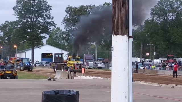 Lady butterfly Ashland Ohio pull #OSTPA #tractorpulling #pulling смотреть онлайн