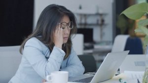 БЕЗ ОКРАШИВАНИЯ! Вот как за 5 минут можно избавиться от седины дома. Что Творит Лавровый Лист.