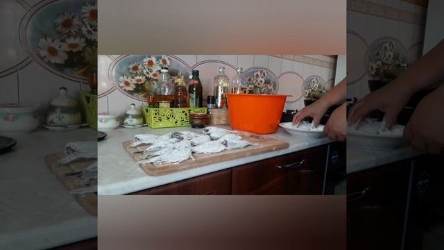 Жаренные карасики на ужин! смотреть онлайн