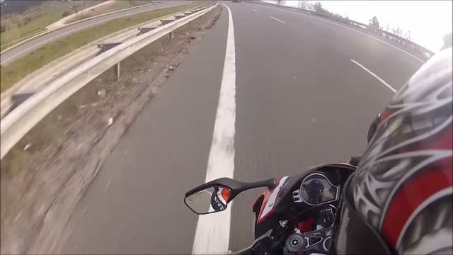 2010 Honda CBR 1000RR Highway Acceleration and Top Speed смотреть онлайн