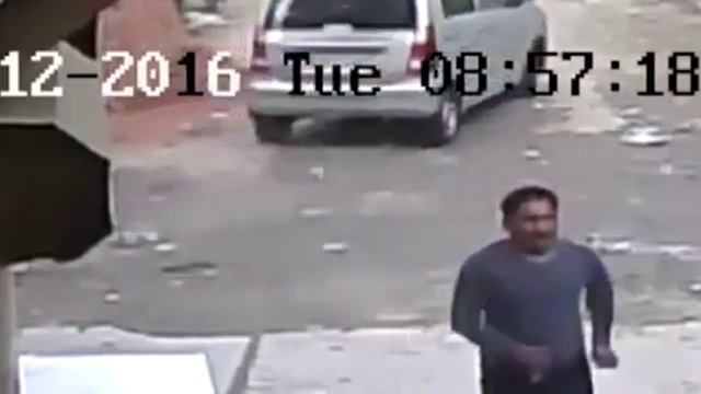 Девочка Чудом Не Пострадала. Girl Trips And Gets Run Over By A Car. смотреть онлайн