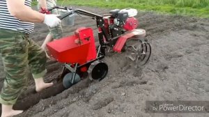 Посадка Картофеля Мотоблоком ОКА и Переделанной Картофелесажалкой КСМ-1
