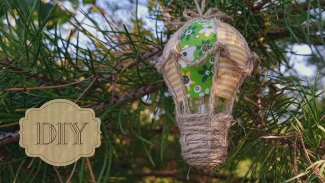 Ёлочная игрушка "Воздушный шар" из перегоревшей лампочки смотреть онлайн