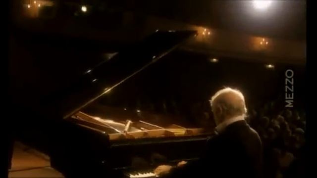 Beethoven Sonata N° 22 Daniel Barenboim смотреть онлайн