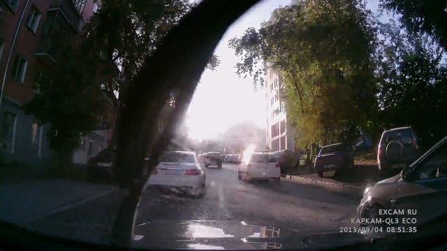 Тест автомобильного видеорегистратора КАРКАМ QL3 ECO / QS3 ECO День против солнца смотреть онлайн