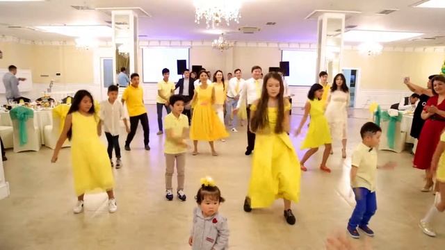 Флешмоб детей и взрослых смотреть онлайн
