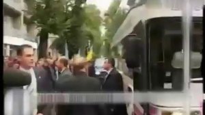 24 часа челлендж - в Януковича бросают яйцо / развлекательное видео