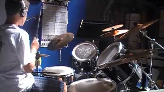 "Grillz" Drum Remix смотреть онлайн