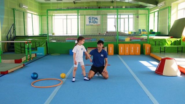 Гимнастика для детей | Спортивные упражнения дома | GYMKIDS смотреть онлайн