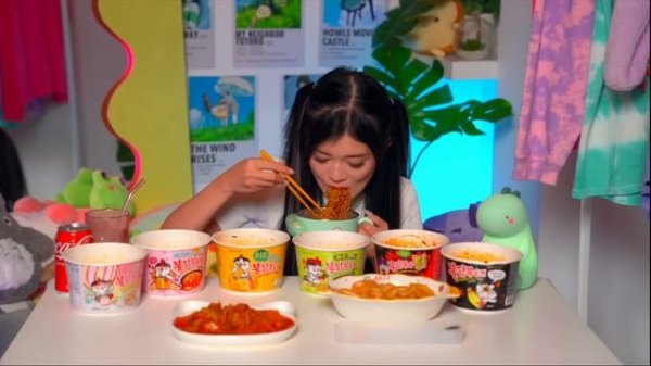 ? NUCLEAR FIRE NOODLES CHALLENGE ? Be careful, IT'S SUPER SPICY