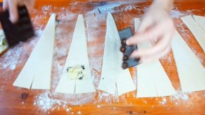 Большие круассаны с шоколадом из готового слоеного теста. Рецепт.