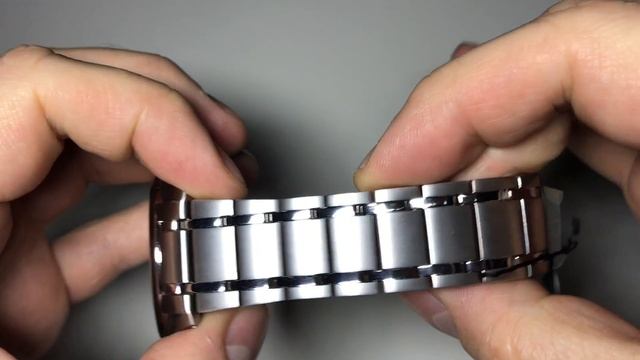 Citizen Eco-Drive AW1240 - титан и солнечная подзарядка