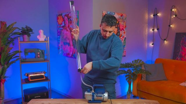 Трубка Ньютона. Ускорение свободного падения | Саня Эбонит смотреть онлайн