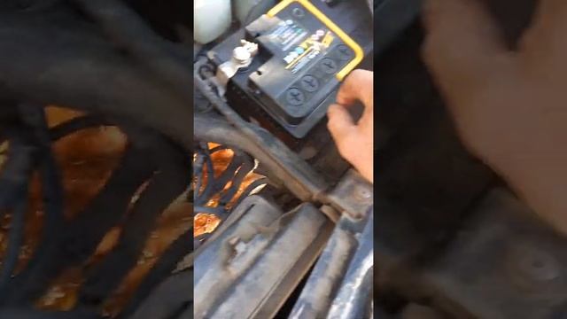 временный римонт и замена верхнего патрубка радиатора охлождения на Чери Амулет смотреть онлайн