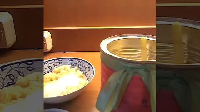 Сырники с черничным соусом