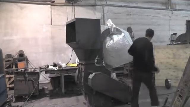 Тайфун ДМ10. Дробление мокрой щепы. смотреть онлайн