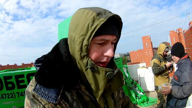 Строим ЗАМОРОЖЕННЫЙ объект! КАМЕНЩИКИ после зимней спячки!НОВЫЙ ПОДСОБНИК! смотреть онлайн